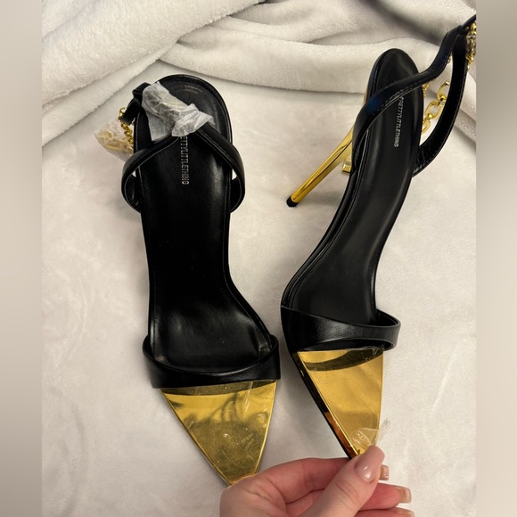 PrettyLittleThing Black and Gold Heels - Picture 2 of 6